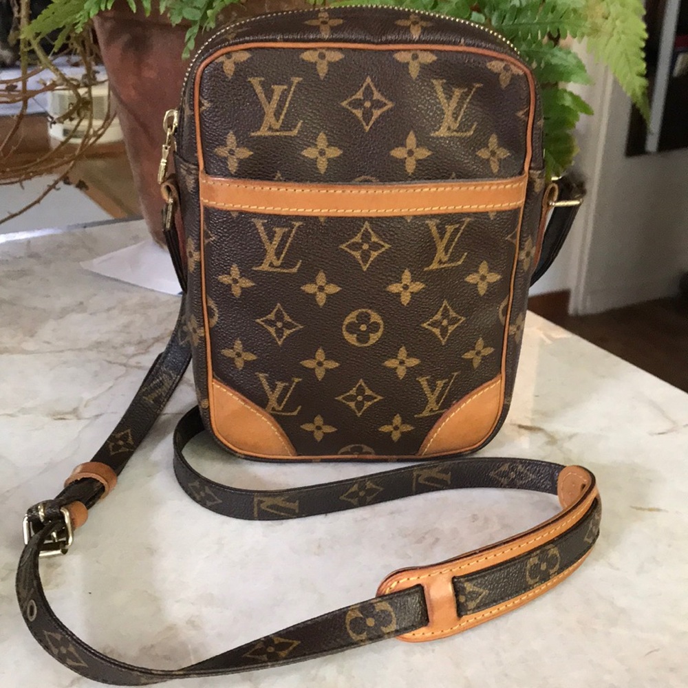 Louis Vuitton Danube crossbody in EUC